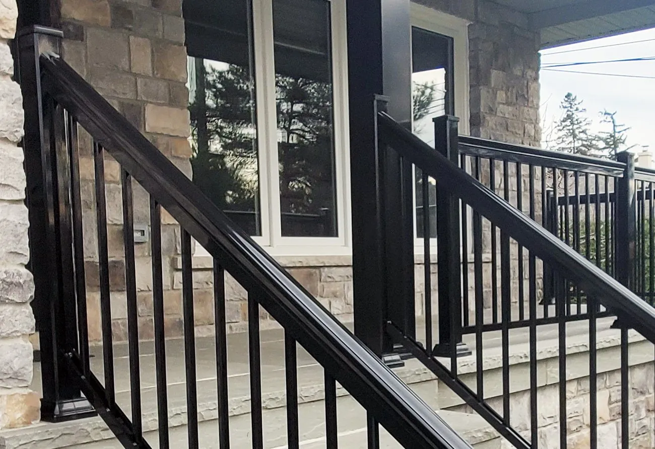R1 Railing Black 8X8 Column 2 — Homeowner Project