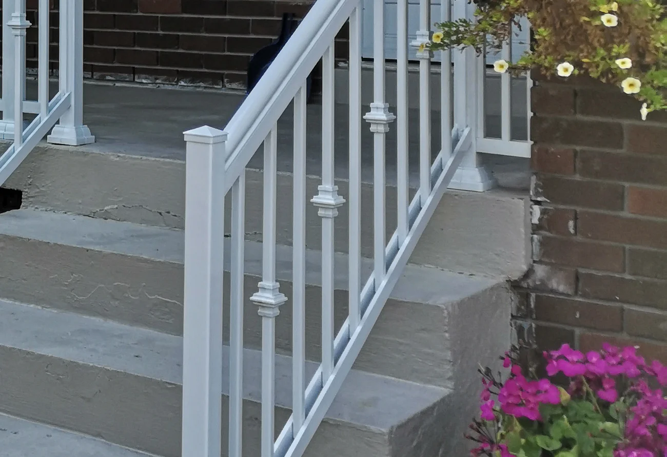 R2 Aluminum Railings with Columns 2 — Homeowner Project