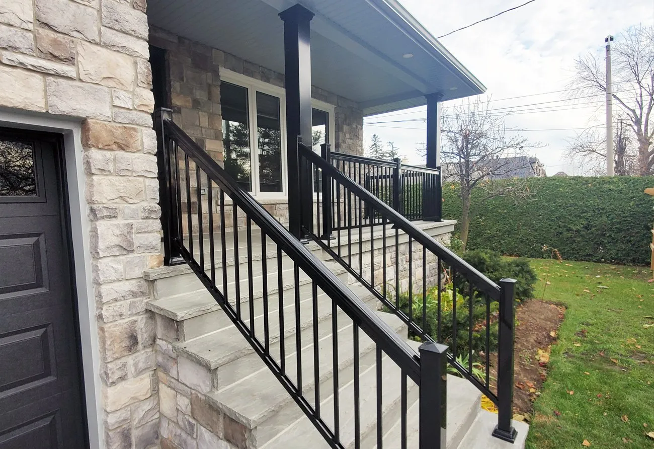 R1 Railing Black 8X8 Column 1 — Homeowner Project
