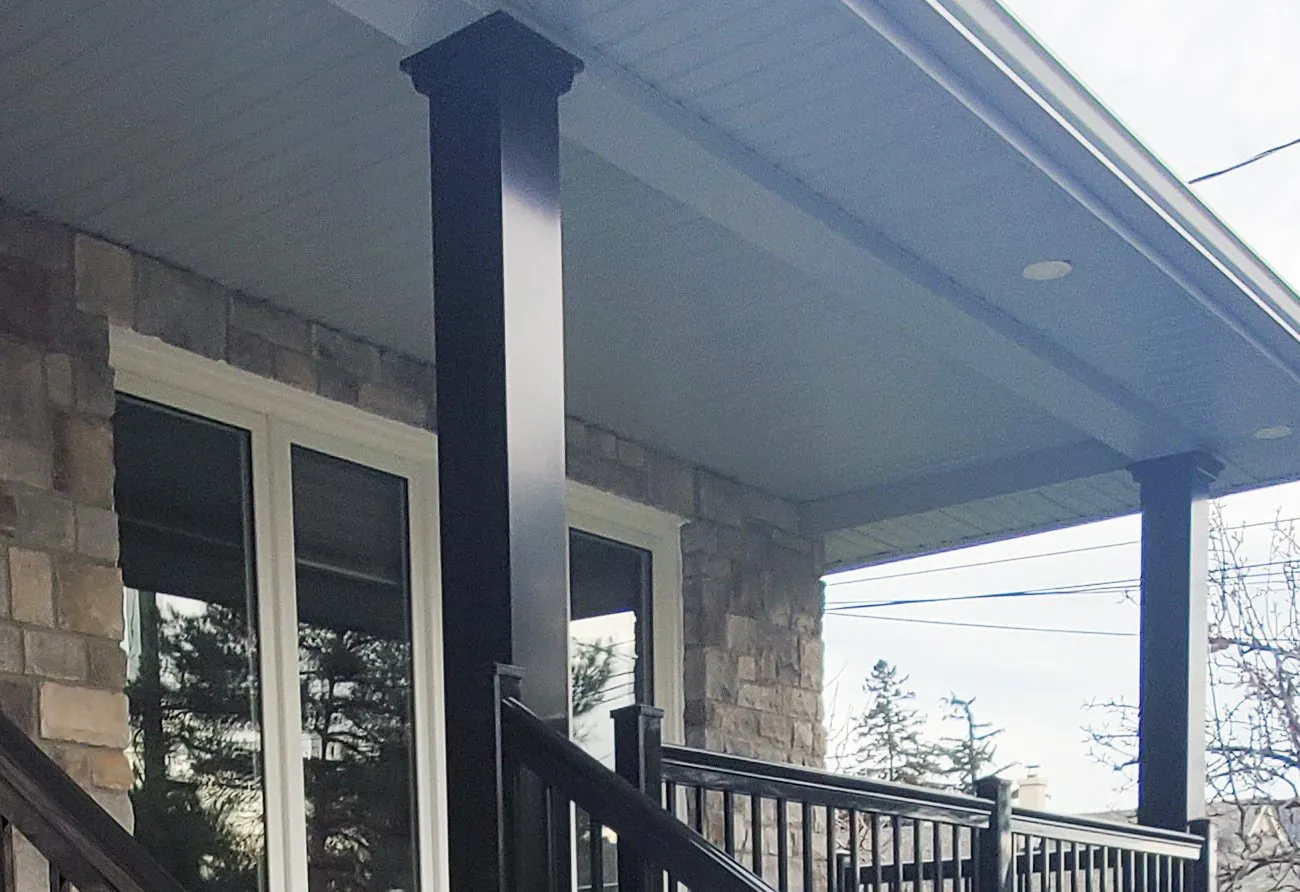 R1 Railing Black 8X8 Column 3 — Homeowner Project