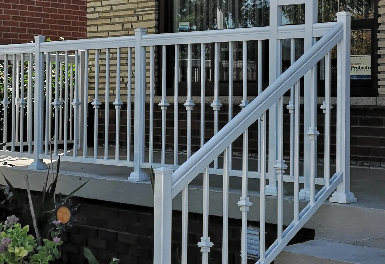R2 Aluminum Railings with Columns 4 — Homeowner Project