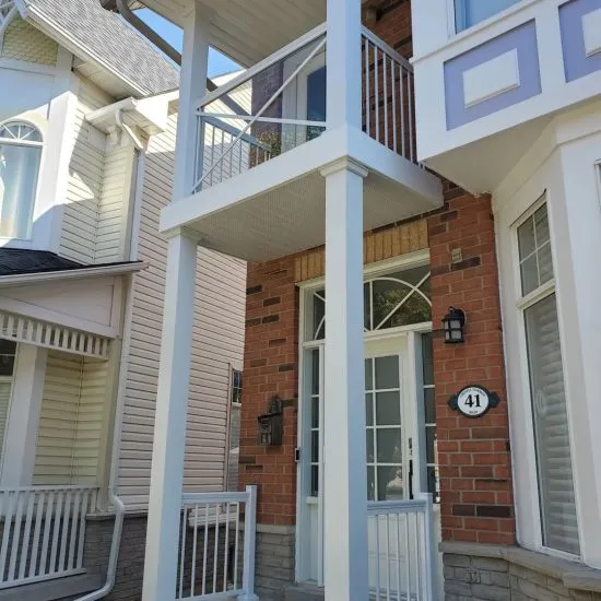 White Column R1 Railings 2 550X550 — Homeowner Project